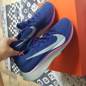Nike Vaporfly 4% Flyknit, Size 9
